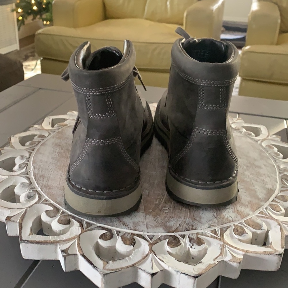 Clarks - Picture 3 of 5